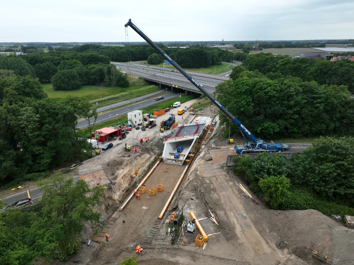 Drone inspectie van bouwprojecten en infrastructuur, professionele inspectie van bruggen, tunnels en wegen