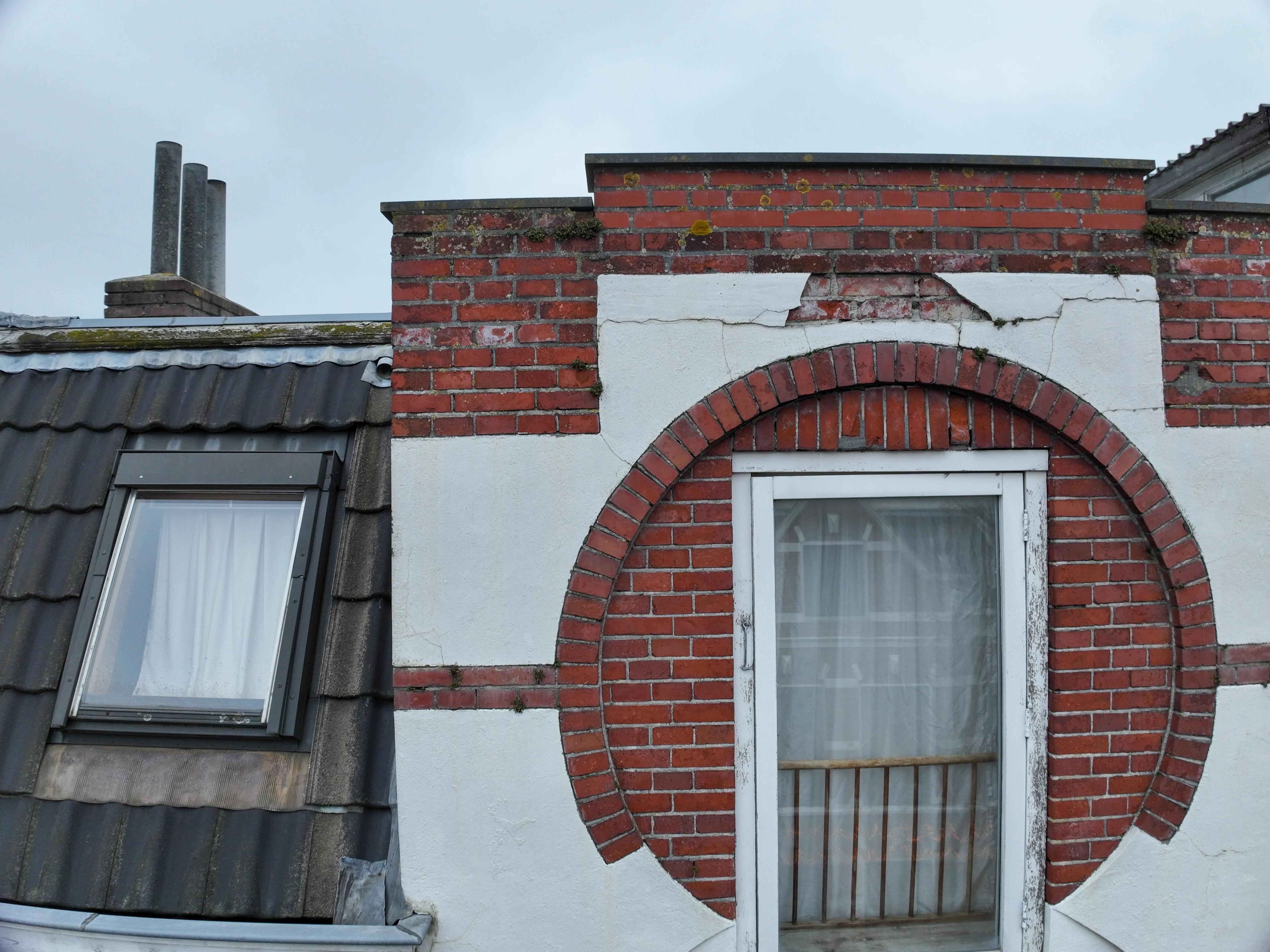 drone inspection of residential property roof and facade showing weathered tiles, cracked plaster, detailed technical analysis, professional building assessment, high-resolution documentation