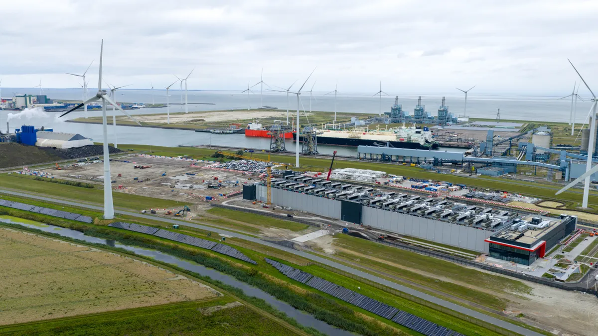 Data centers weekly 3D scanning Netherlands, photogrammetry drone mapping, stakeholder remote monitoring, progress tracking 3D models